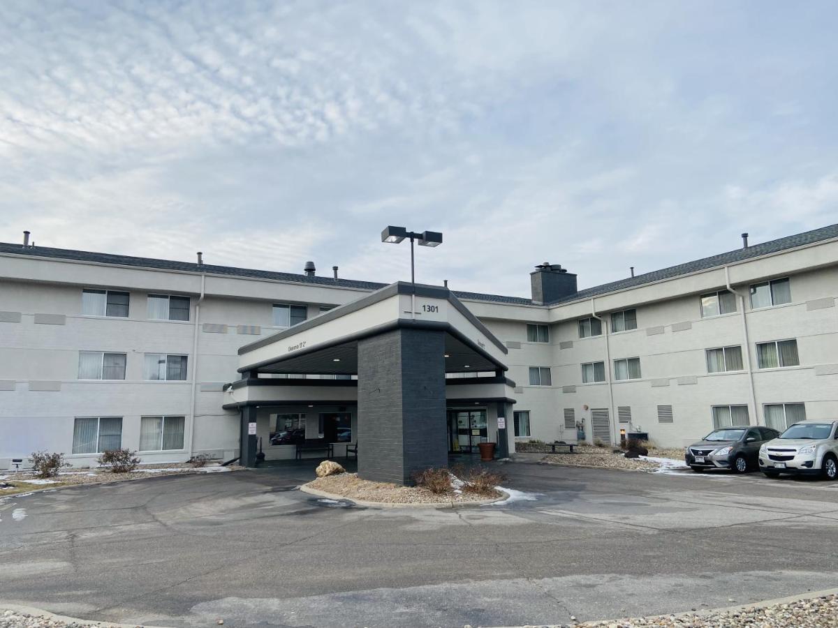 Wingate By Wyndham Lincoln Airport East 호텔 외부 사진